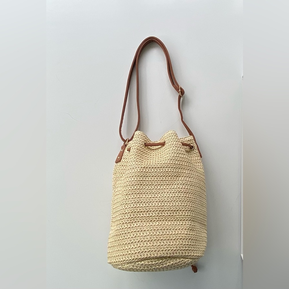 Montce Ali Woven Bucket Bag, Crossbody Bag, Sac Bag, Shoulder Bag 🎉HP🎉 - Picture 13 of 14